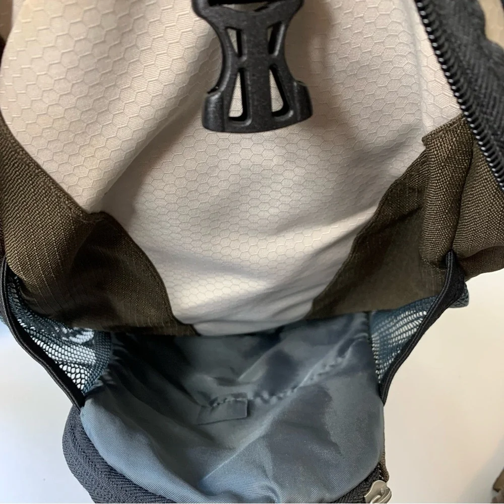 SWISSGEAR‎ Brown & Beige CP109 Middle Fork Hydration Hiking Back Pack